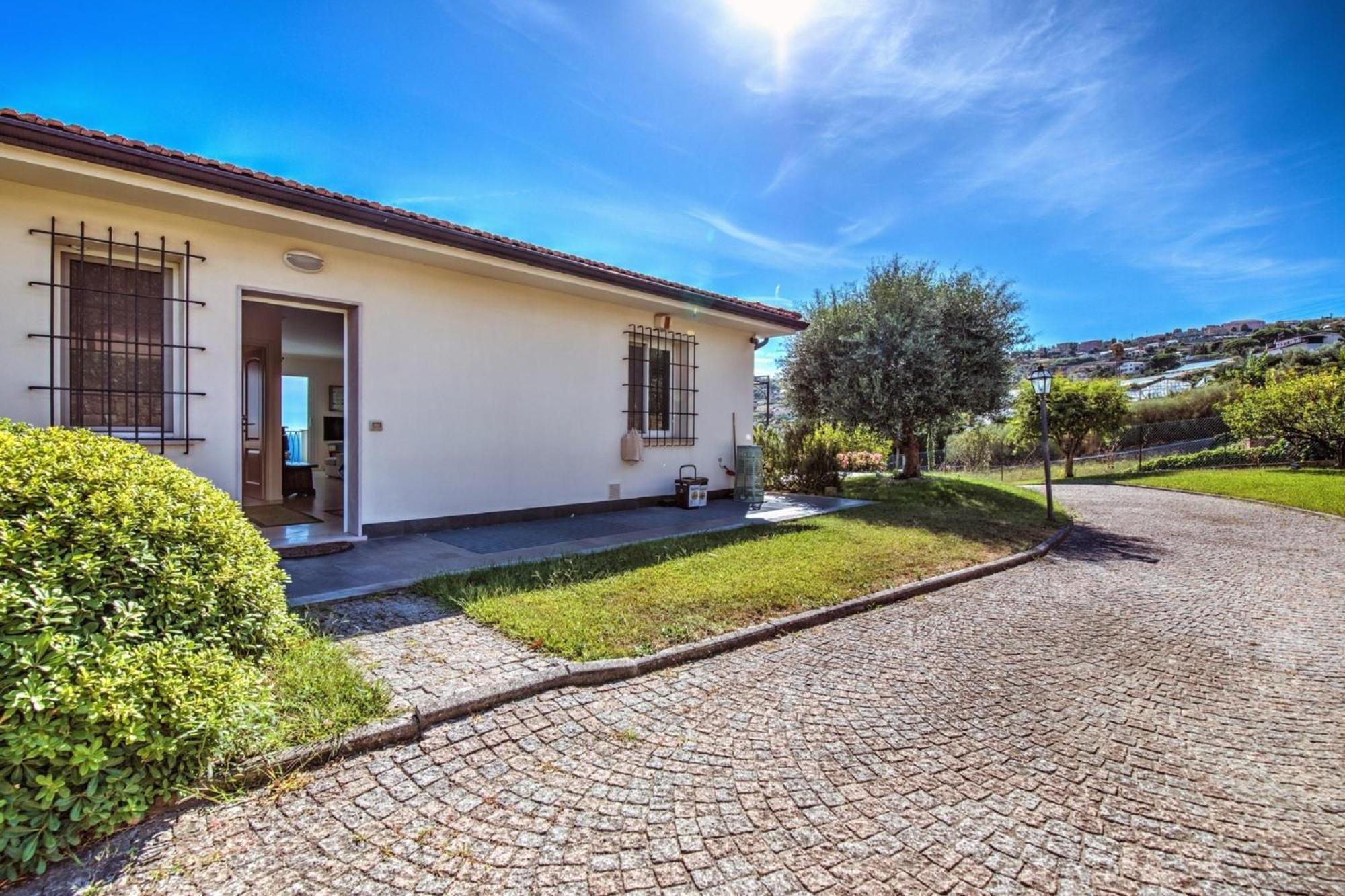 Villa Lucia Riviera Dei Fiori Pool - Happy Rentals Σαν Ρέμο Εξωτερικό φωτογραφία