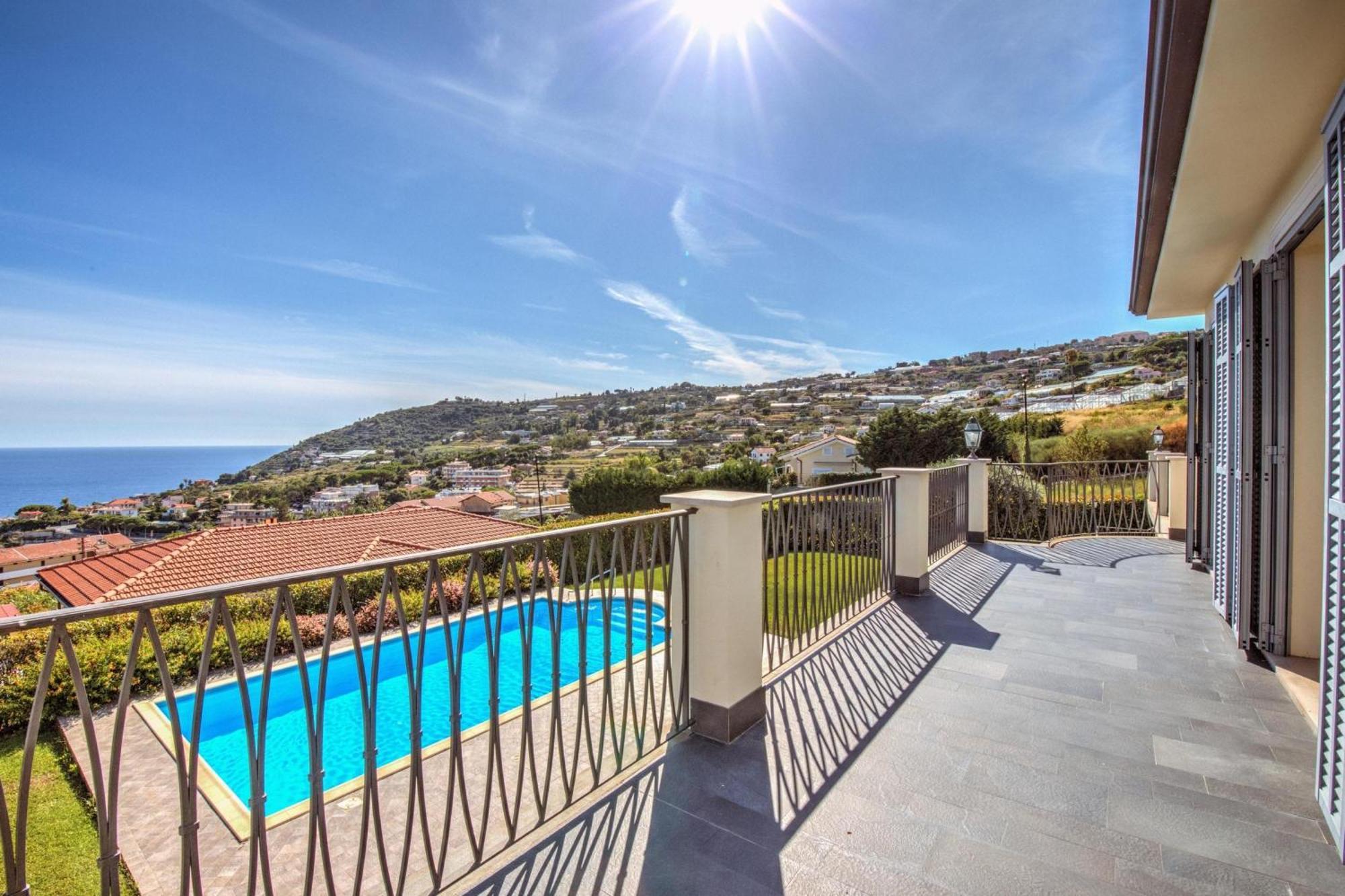 Villa Lucia Riviera Dei Fiori Pool - Happy Rentals Σαν Ρέμο Εξωτερικό φωτογραφία
